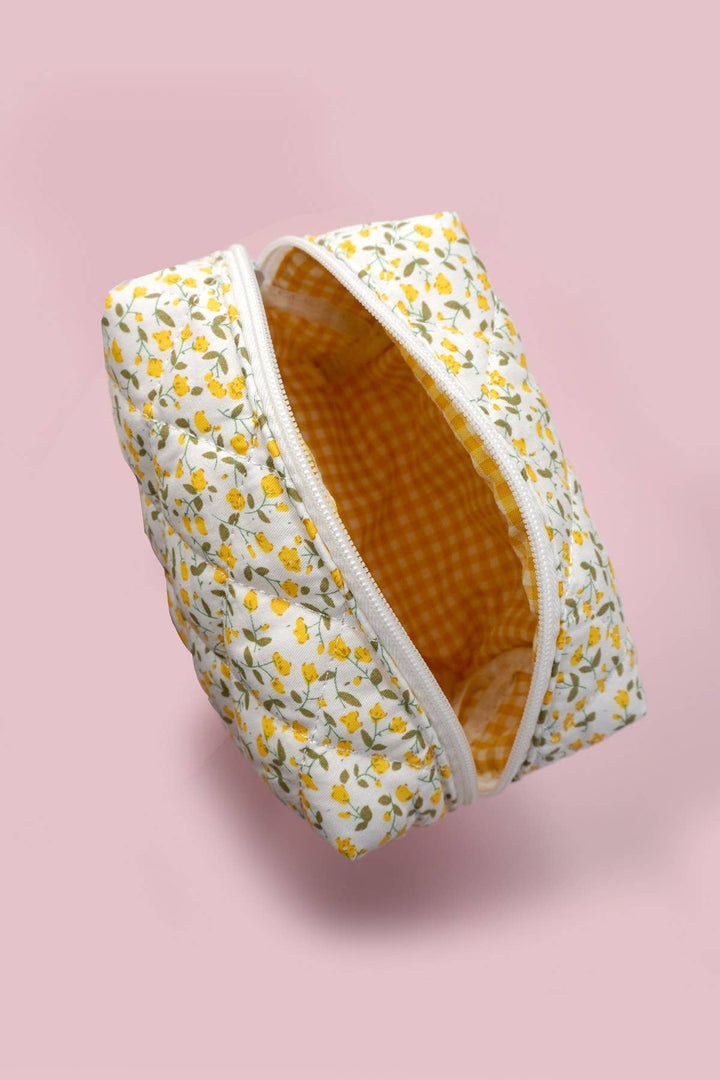 JOSSLYN by wall to wall - DITSY QUILTED COTTON FLORAL COSMETIC POUCH BAG | Pink
