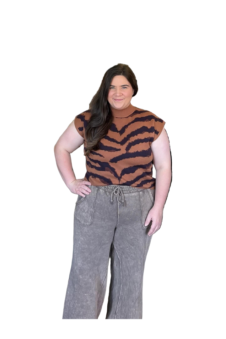 ENTRO Animal Pattern Knit Top – Short Sleeve Mock Neck Sweater in Relaxed Silhouette