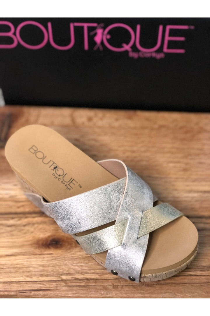 Corky’s Amuse Wedge in Gold - Vintage Dragonfly